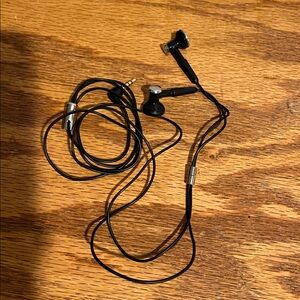 Black Wired In-Ear Headphones- Old Fashioned